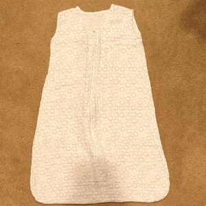 White Sleeveless Kids Pajamas, Gauze Material